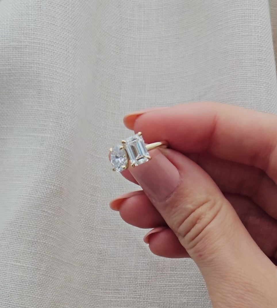 Lara Oval and Emerald Toi et Moi Diamond Engagement Ring Setting